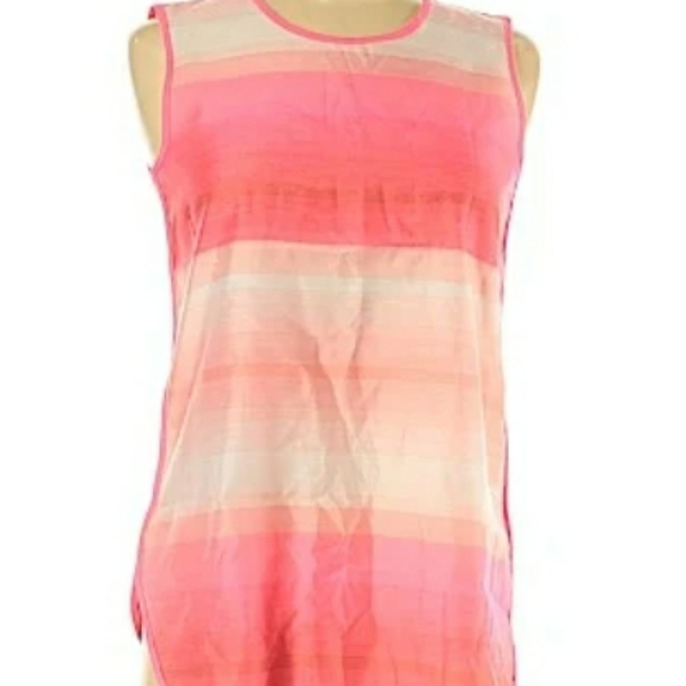 Pink and white ombre tank. Keyhole button back.